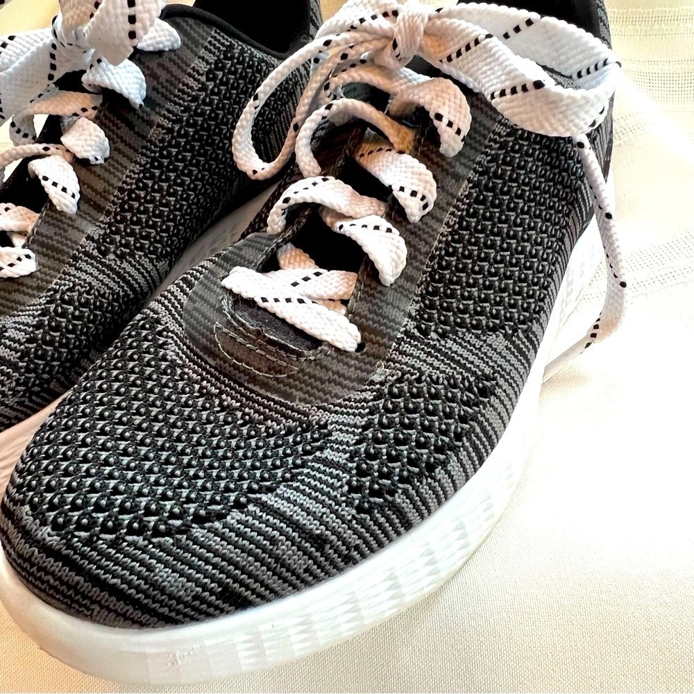 Skechers On The Go Goga Max Sz 6 Black Grey EUC‎ Gen 5